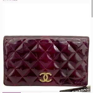 Authentic! CHANEL QUILTED MATELASSE CC LOGO PATENT LEATHER BIFOLD LONG WALLET